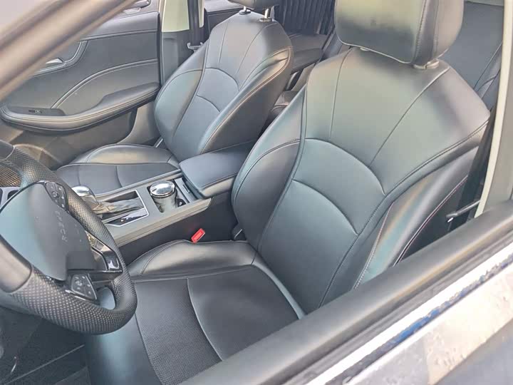 Фото 15 - Roewe i5