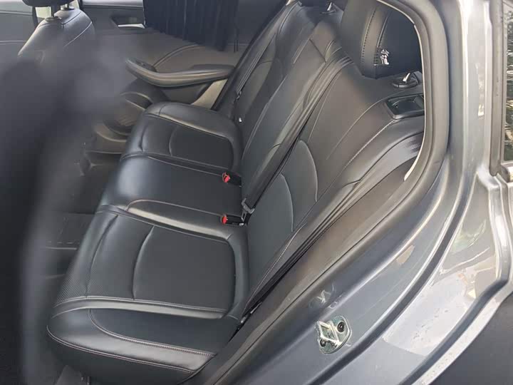 Фото 17 - Roewe i5