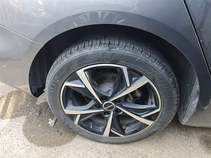 Фото 26 - Roewe i5