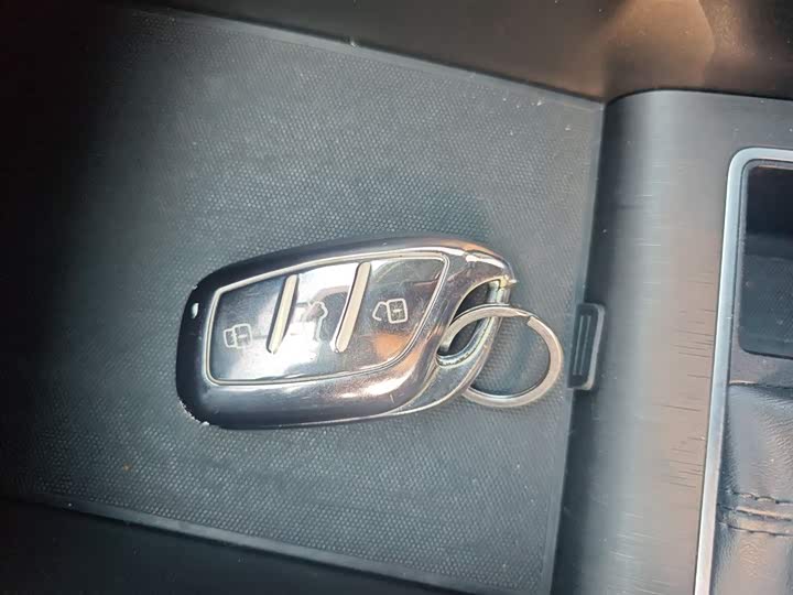 Фото 9 - Roewe i5