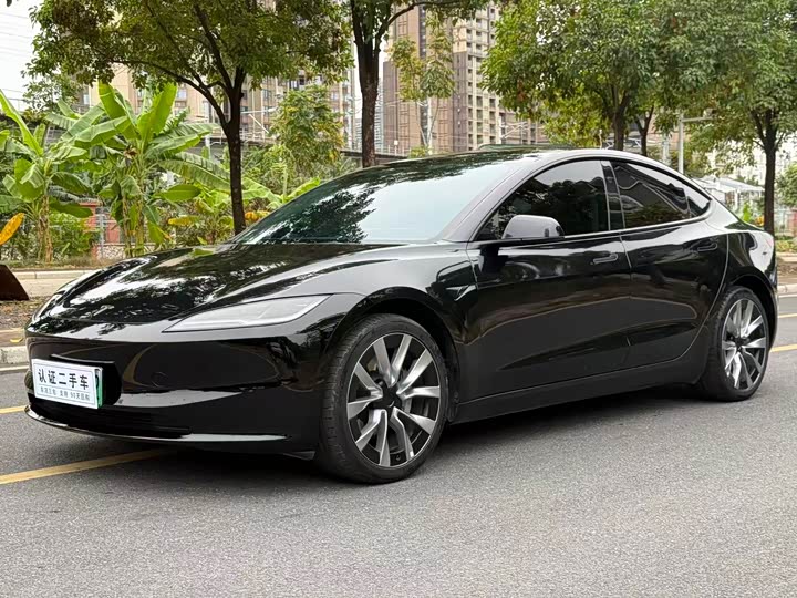 Фото 1 - Tesla Model 3