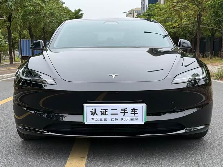 Фото 2 - Tesla Model 3