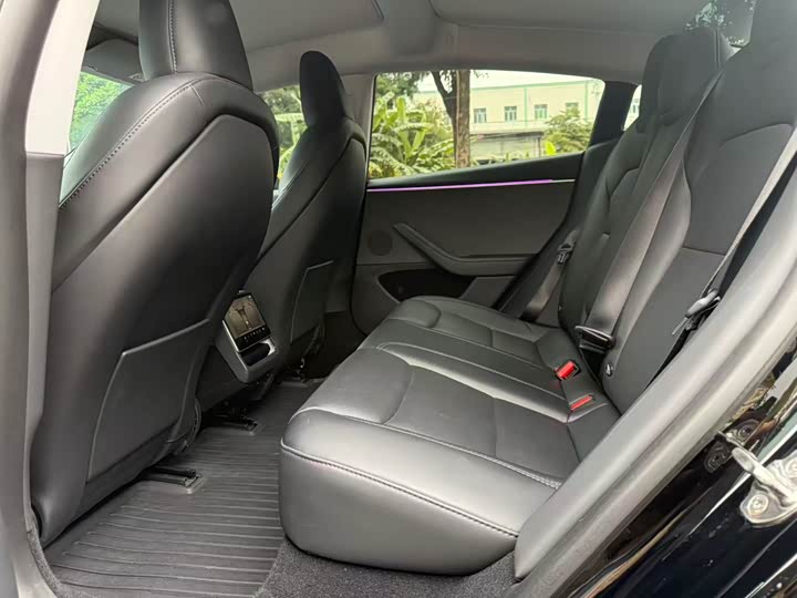 Фото 6 - Tesla Model 3