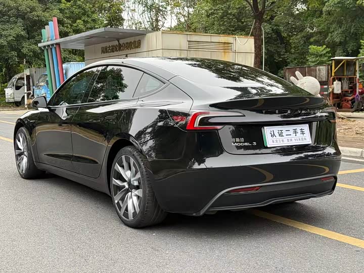 Фото 7 - Tesla Model 3