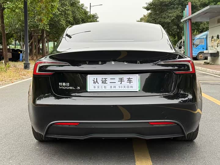 Фото 8 - Tesla Model 3