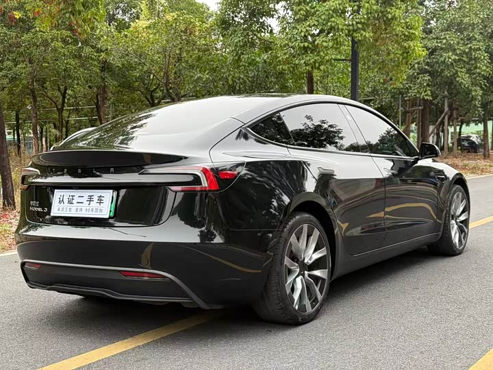 Фото 9 - Tesla Model 3