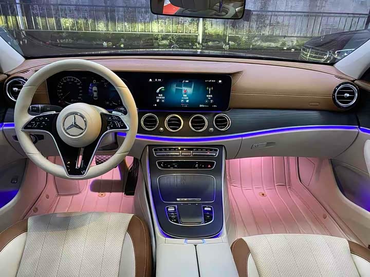 Фото 11 - Mercedes-Benz E-Class