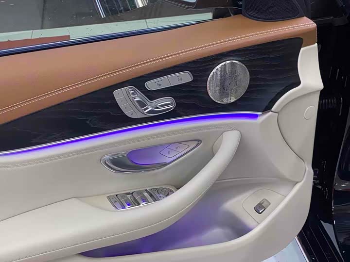 Фото 12 - Mercedes-Benz E-Class