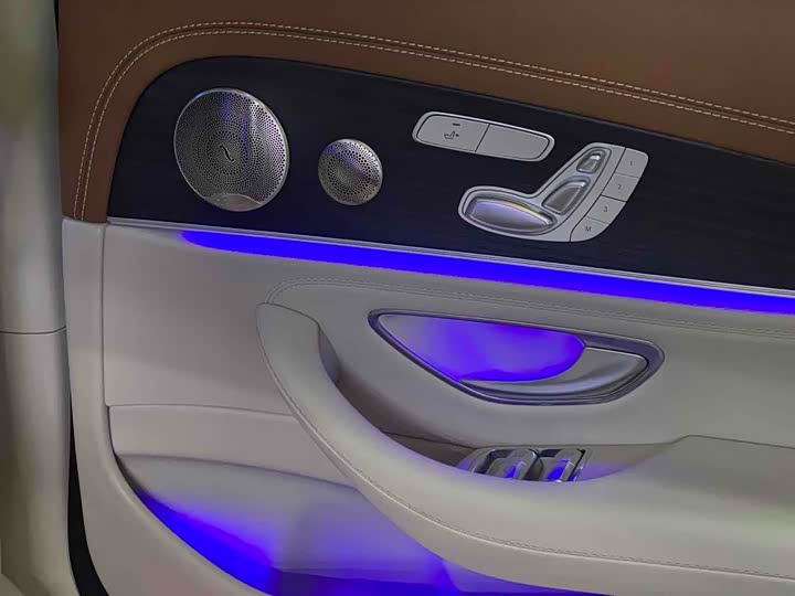 Фото 13 - Mercedes-Benz E-Class