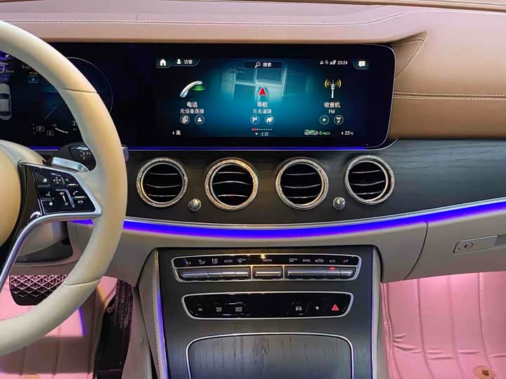 Фото 14 - Mercedes-Benz E-Class