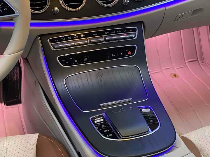 Фото 15 - Mercedes-Benz E-Class