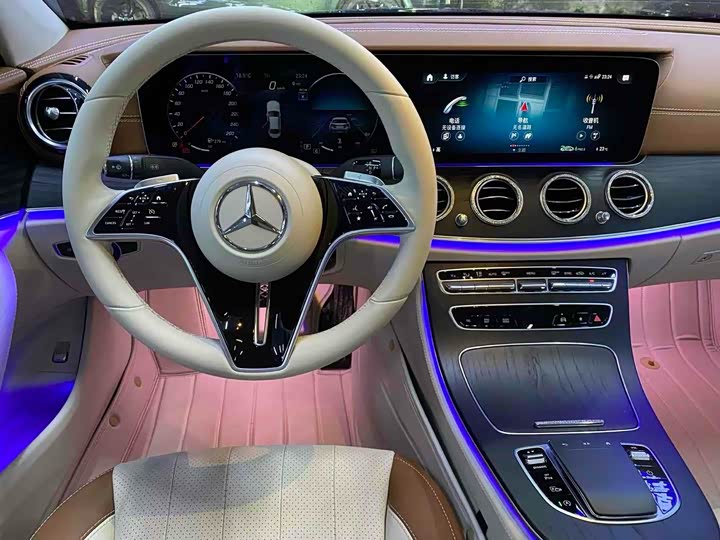 Фото 16 - Mercedes-Benz E-Class