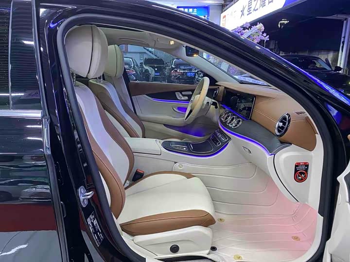 Фото 18 - Mercedes-Benz E-Class