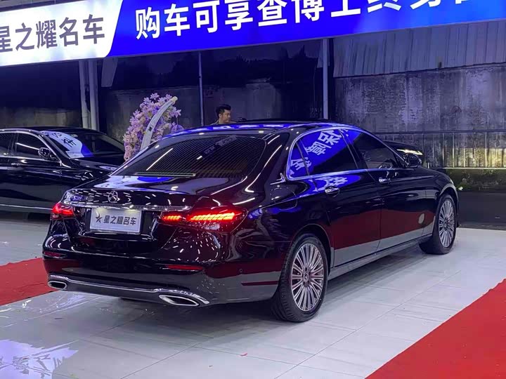 Фото 4 - Mercedes-Benz E-Class