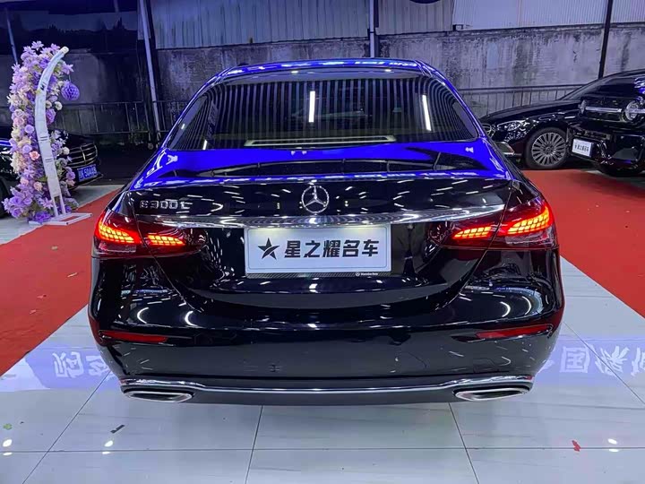 Фото 5 - Mercedes-Benz E-Class