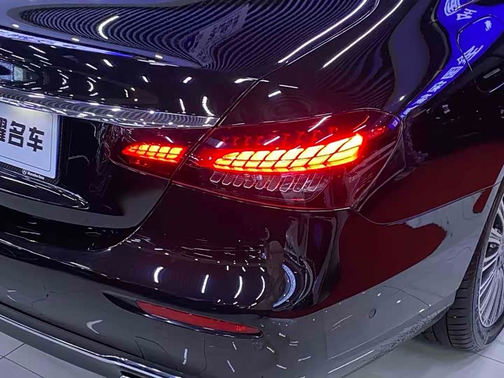 Фото 7 - Mercedes-Benz E-Class