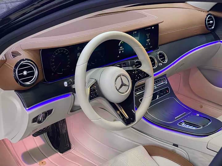 Фото 9 - Mercedes-Benz E-Class