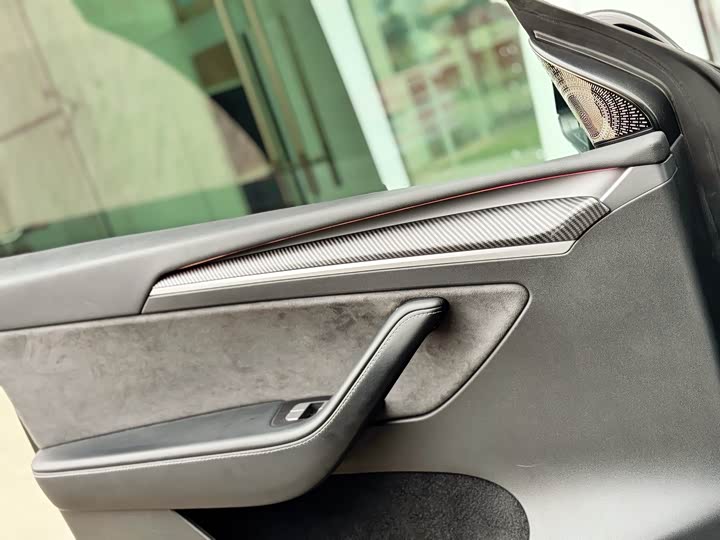 Фото 10 - Tesla Model Y