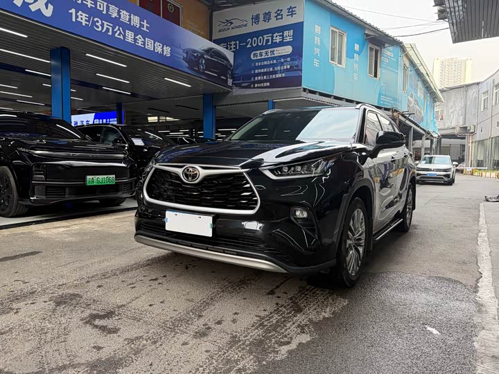 Фото 1 - Toyota Highlander