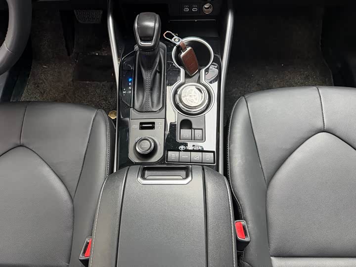 Фото 10 - Toyota Highlander