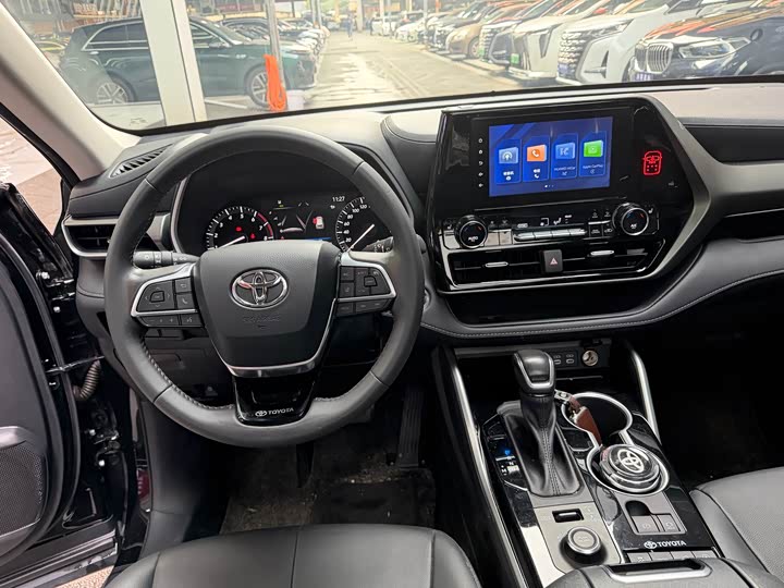 Фото 13 - Toyota Highlander