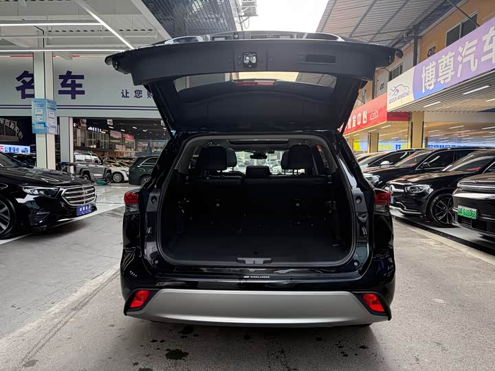 Фото 19 - Toyota Highlander