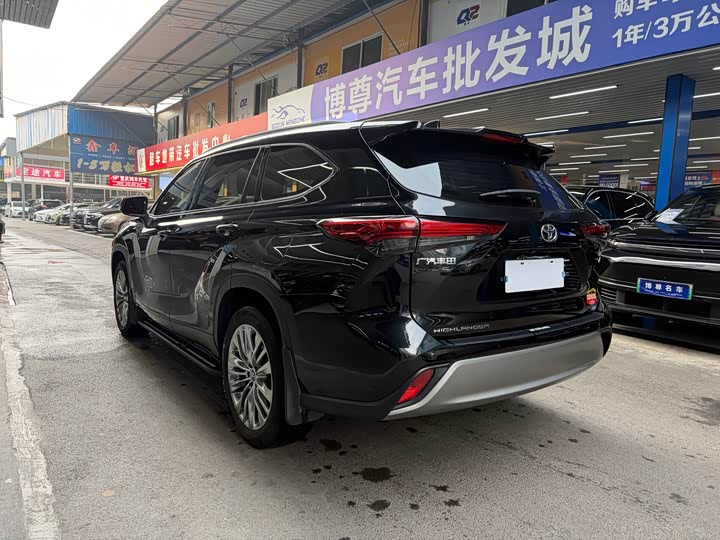 Фото 21 - Toyota Highlander