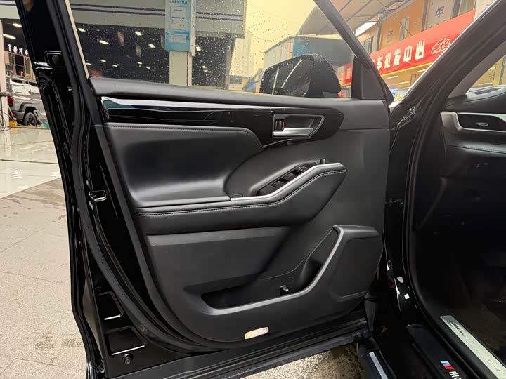 Фото 7 - Toyota Highlander