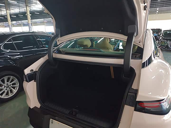 Фото 19 - BAIC Arcfox Alpha S5