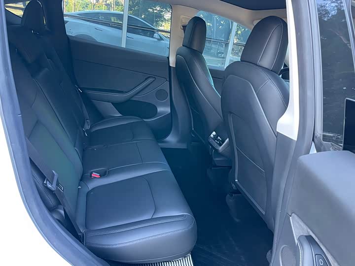 Фото 11 - Tesla Model Y