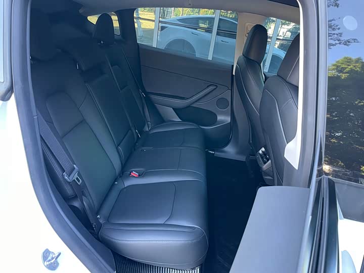 Фото 14 - Tesla Model Y