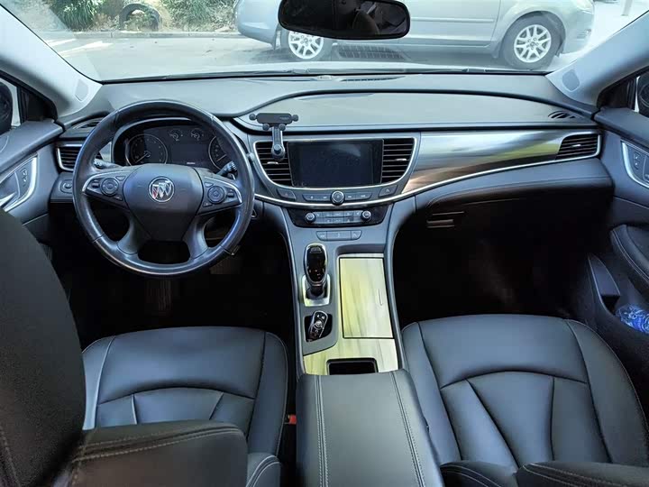 Фото 13 - Buick LaCrosse