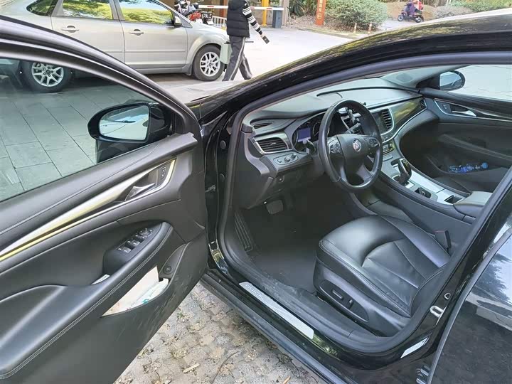 Фото 14 - Buick LaCrosse