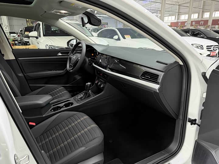 Фото 17 - Volkswagen Lavida