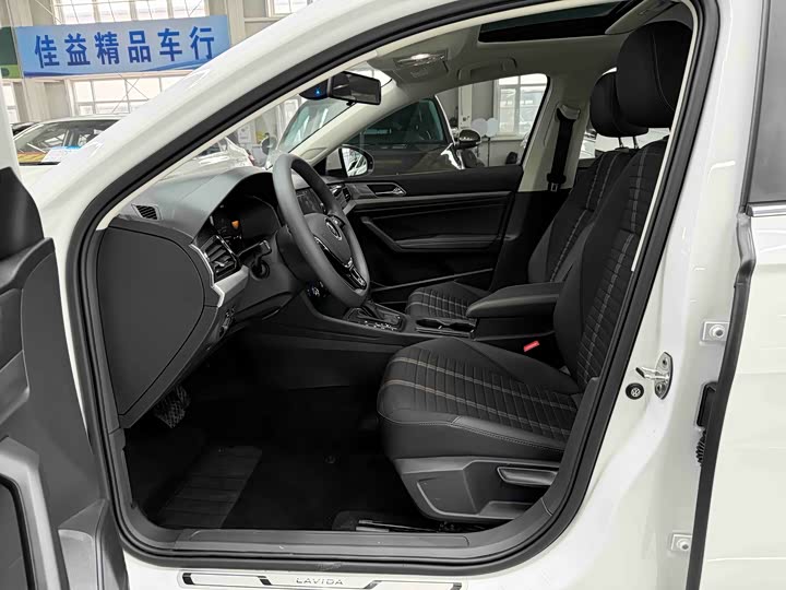 Фото 8 - Volkswagen Lavida