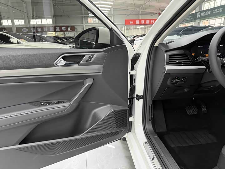 Фото 9 - Volkswagen Lavida