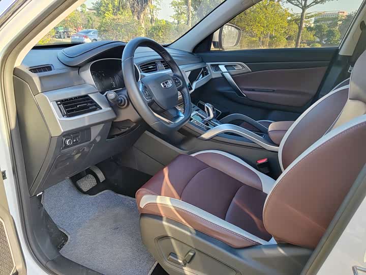 Фото 5 - Geely Atlas