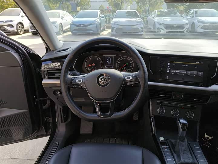 Фото 11 - Volkswagen Passat