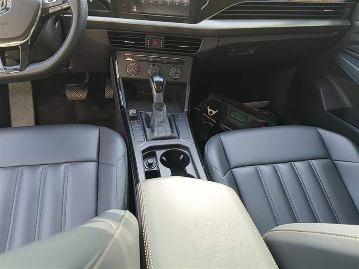 Фото 14 - Volkswagen Passat