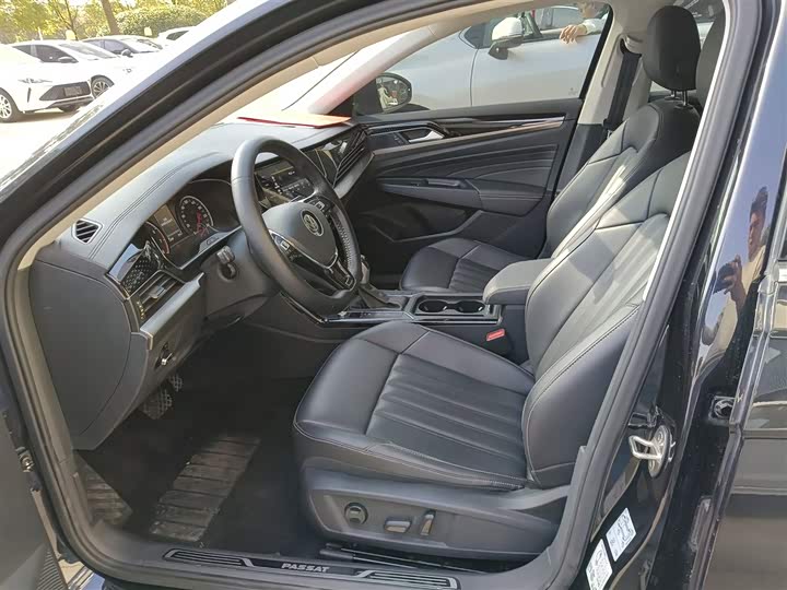 Фото 15 - Volkswagen Passat