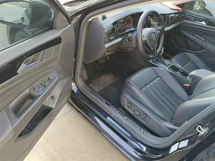 Фото 16 - Volkswagen Passat