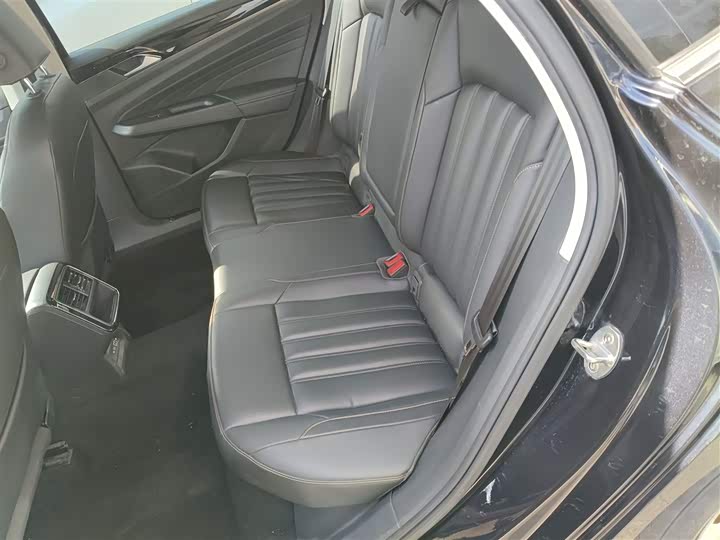 Фото 17 - Volkswagen Passat