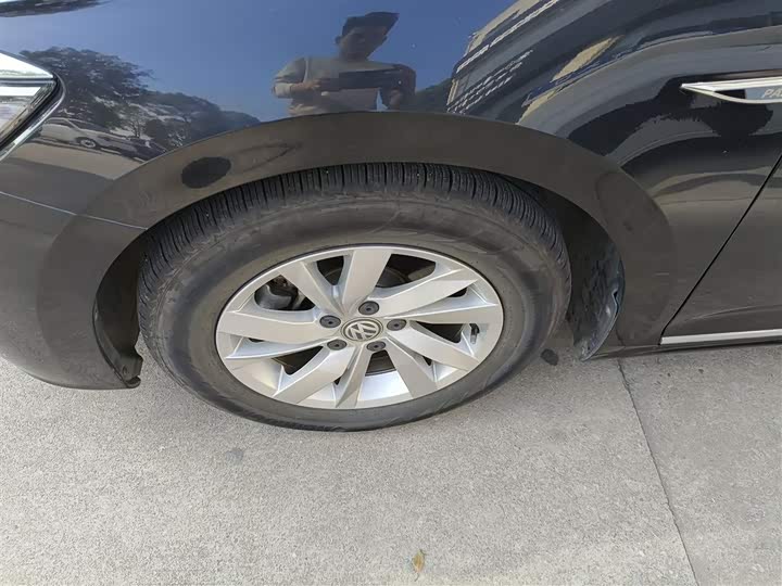 Фото 23 - Volkswagen Passat