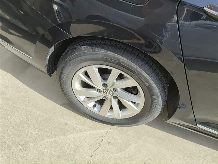 Фото 26 - Volkswagen Passat