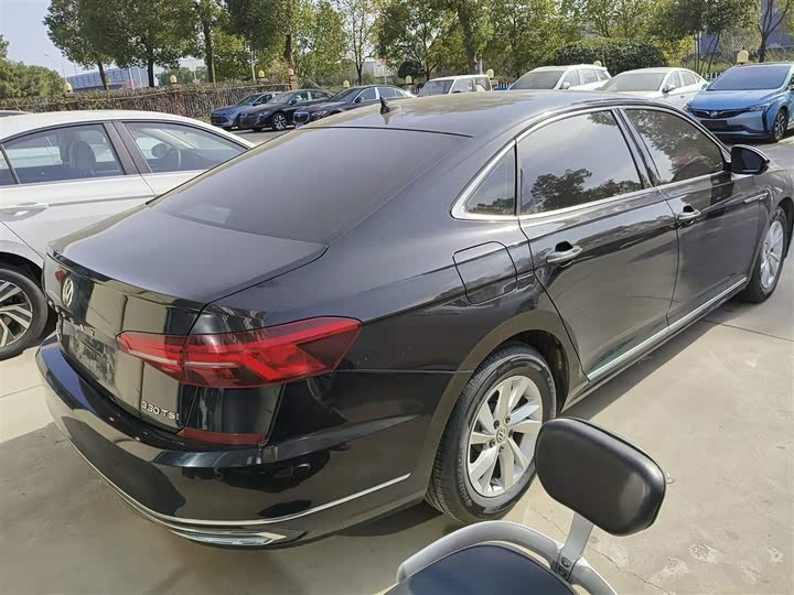 Фото 7 - Volkswagen Passat