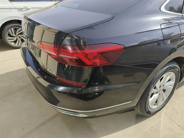 Фото 8 - Volkswagen Passat