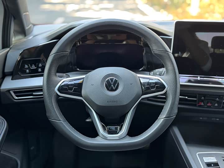 Фото 11 - Volkswagen Golf