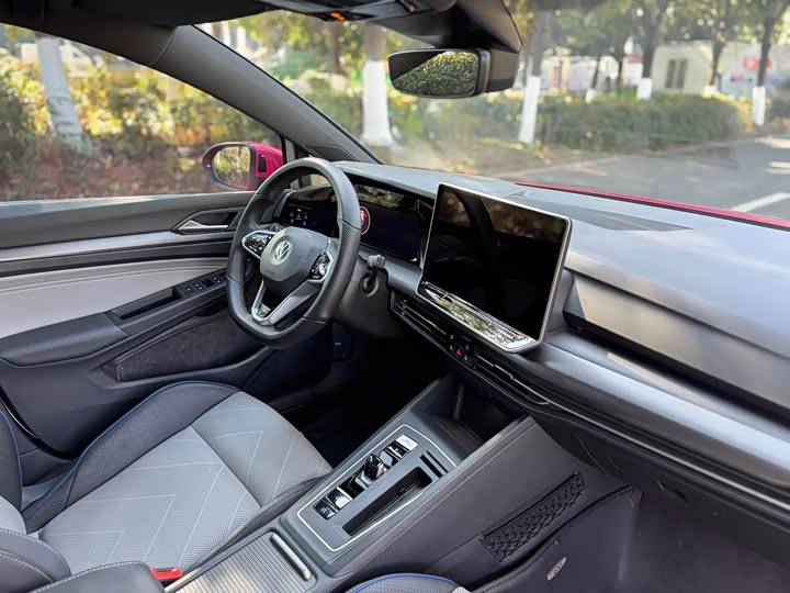 Фото 12 - Volkswagen Golf