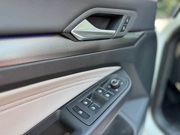 Фото 16 - Volkswagen Golf