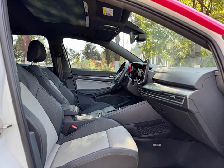 Фото 8 - Volkswagen Golf